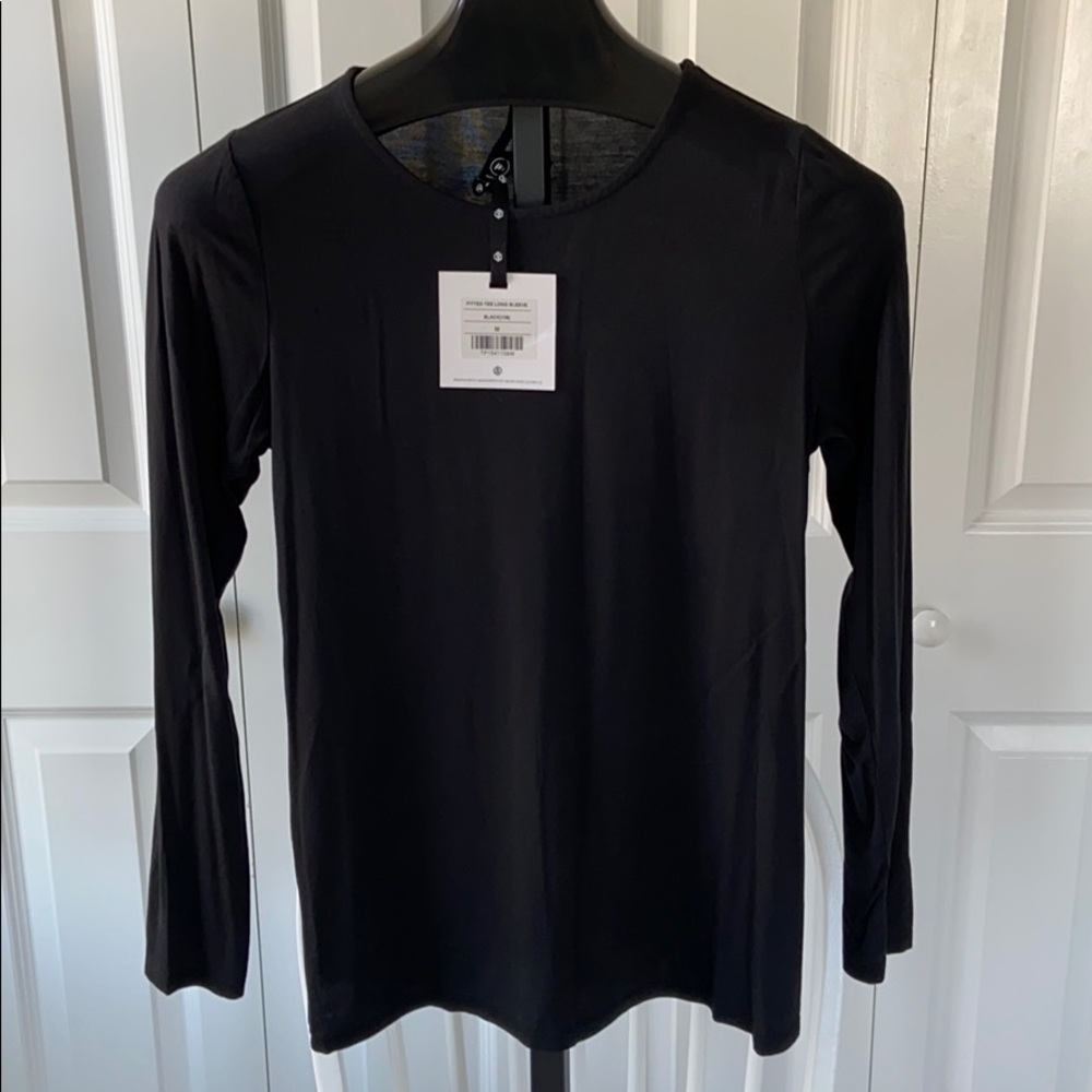 NWT Agnes & Dora long Sleeve Fitted Tee
